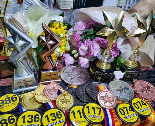 현재 5개의 피트니스스타대회에 출전해 15개의 트로피와 메달을 획득한 김진수 선수는 11개의 피트니스스타대회에서 총 30개의 트로피와 메달 획득을 목표로 하고 있다(사진=김진수 SNS)